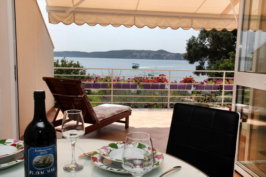 Gem Of The Sea Luxury Beach Apartment With Brand New Heating Infinity Pool Trogir Exteriér fotografie