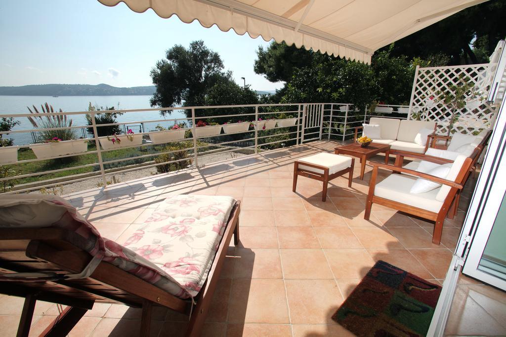 Gem Of The Sea Luxury Beach Apartment With Brand New Heating Infinity Pool Trogir Exteriér fotografie