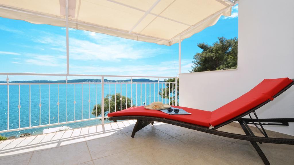 Gem Of The Sea Luxury Beach Apartment With Brand New Heating Infinity Pool Trogir Exteriér fotografie