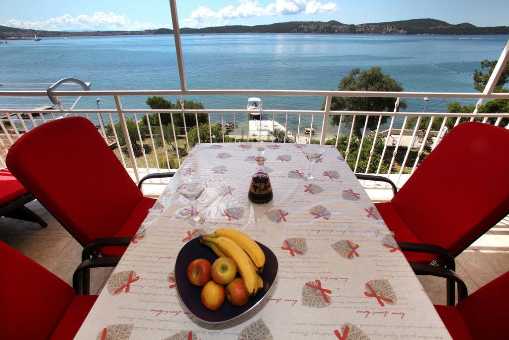 Gem Of The Sea Luxury Beach Apartment With Brand New Heating Infinity Pool Trogir Exteriér fotografie