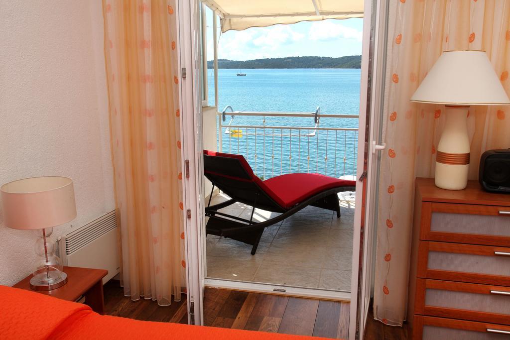 Gem Of The Sea Luxury Beach Apartment With Brand New Heating Infinity Pool Trogir Exteriér fotografie