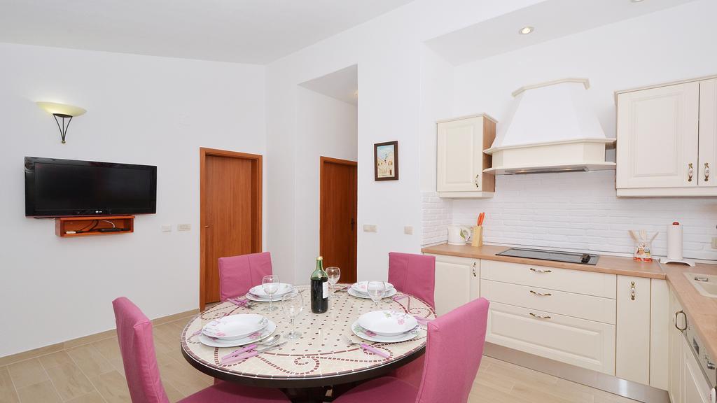 Gem Of The Sea Luxury Beach Apartment With Brand New Heating Infinity Pool Trogir Exteriér fotografie