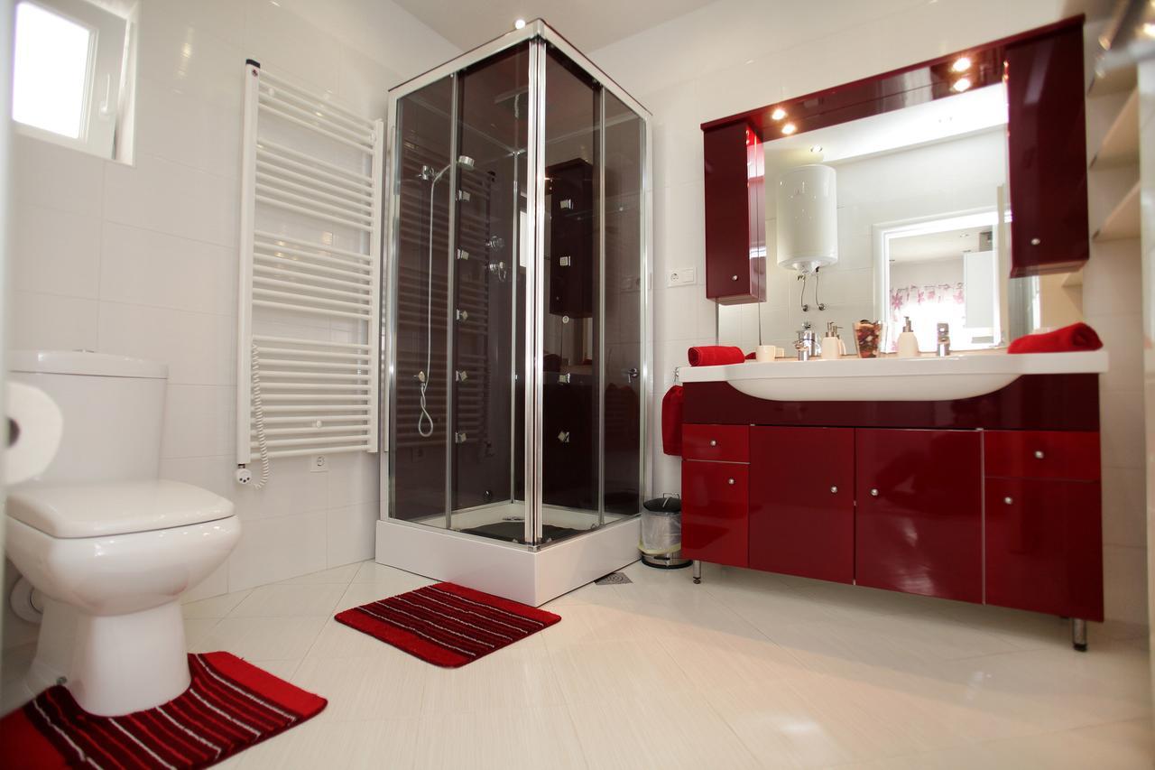 Gem Of The Sea Luxury Beach Apartment With Brand New Heating Infinity Pool Trogir Exteriér fotografie