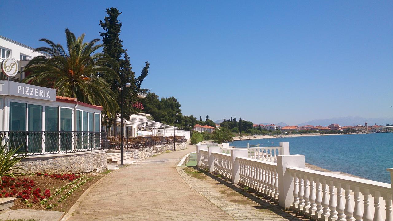 Gem Of The Sea Luxury Beach Apartment With Brand New Heating Infinity Pool Trogir Exteriér fotografie