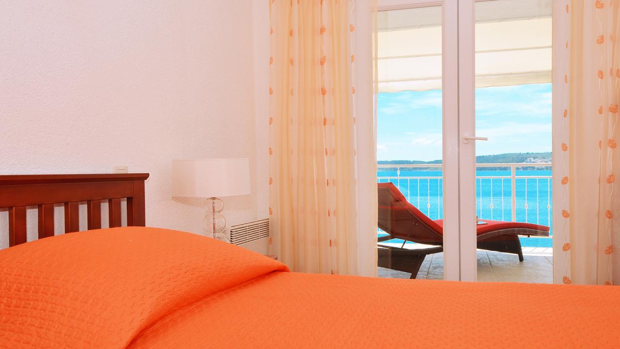 Gem Of The Sea Luxury Beach Apartment With Brand New Heating Infinity Pool Trogir Exteriér fotografie