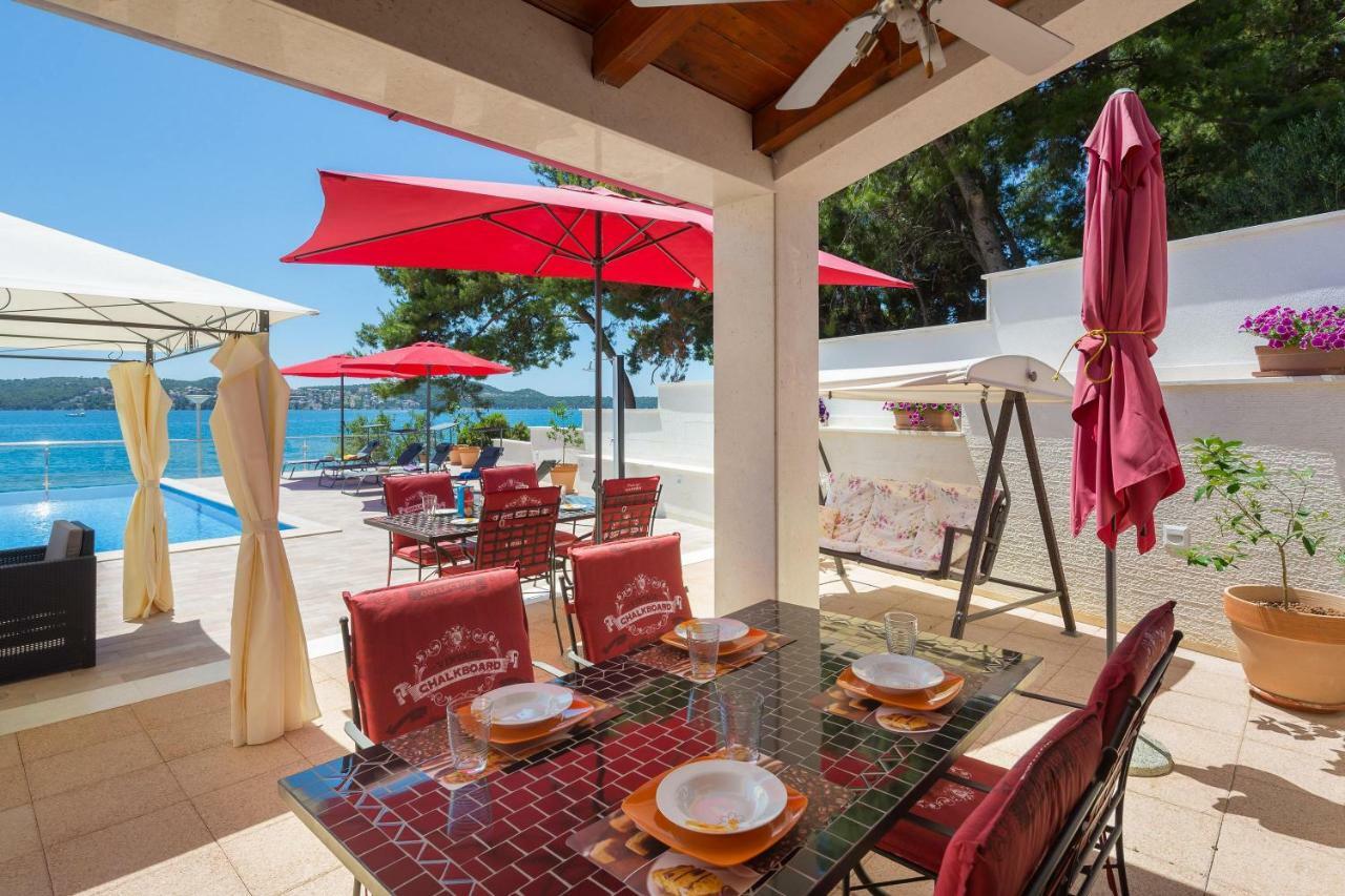 Gem Of The Sea Luxury Beach Apartment With Brand New Heating Infinity Pool Trogir Exteriér fotografie
