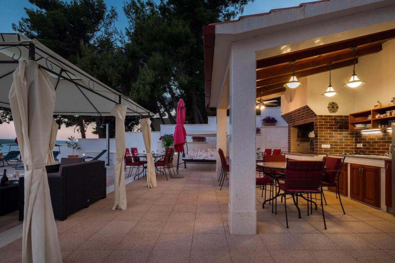 Gem Of The Sea Luxury Beach Apartment With Brand New Heating Infinity Pool Trogir Exteriér fotografie