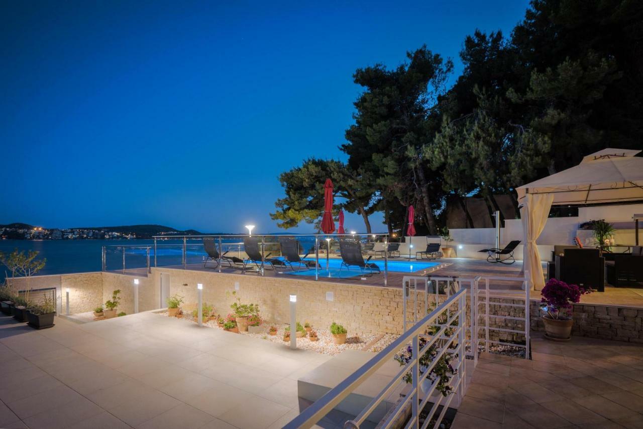 Gem Of The Sea Luxury Beach Apartment With Brand New Heating Infinity Pool Trogir Exteriér fotografie