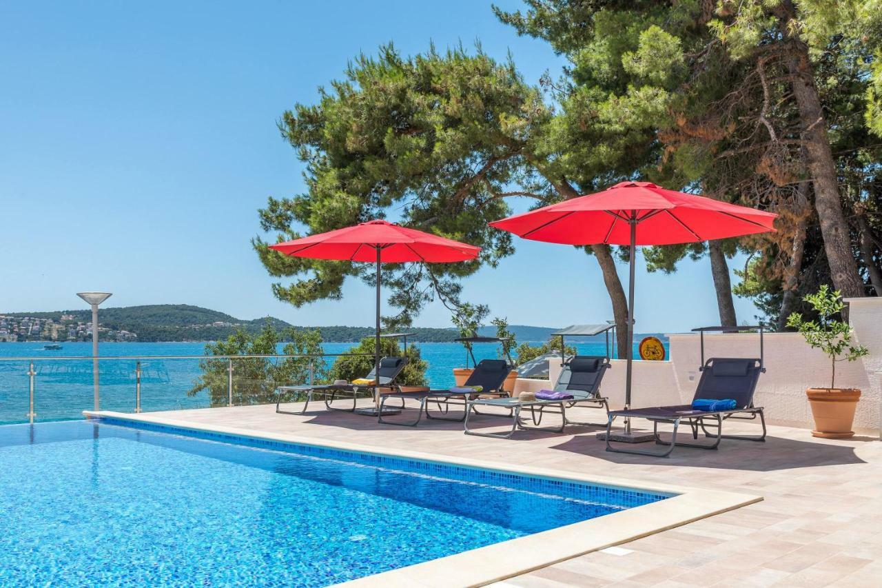 Gem Of The Sea Luxury Beach Apartment With Brand New Heating Infinity Pool Trogir Exteriér fotografie