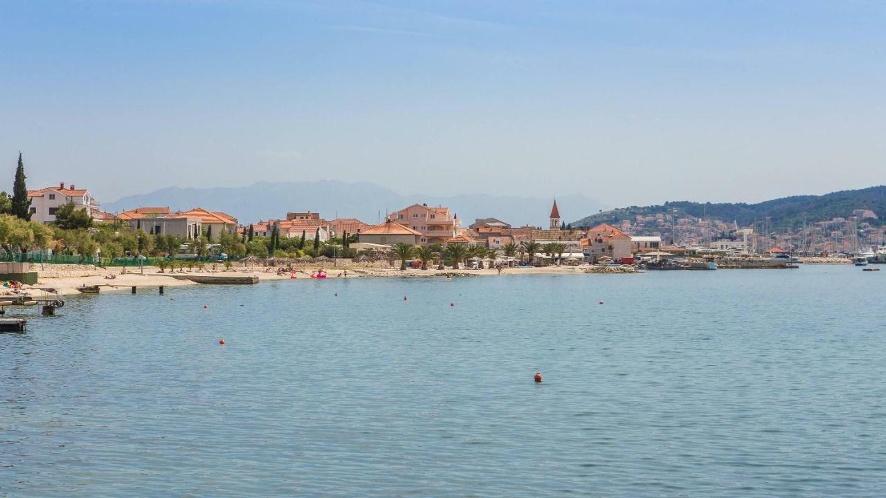 Gem Of The Sea Luxury Beach Apartment With Brand New Heating Infinity Pool Trogir Exteriér fotografie