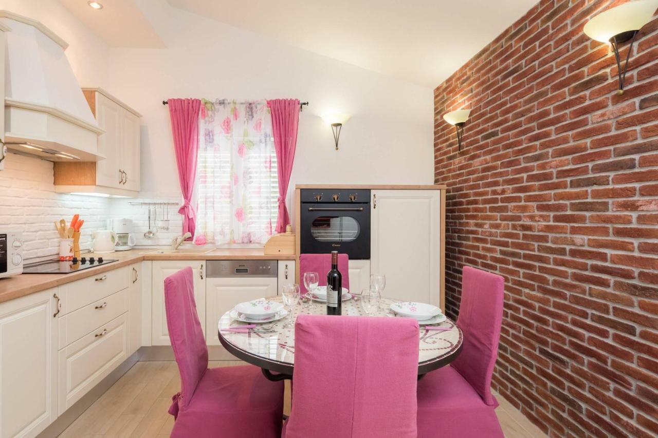 Gem Of The Sea Luxury Beach Apartment With Brand New Heating Infinity Pool Trogir Exteriér fotografie