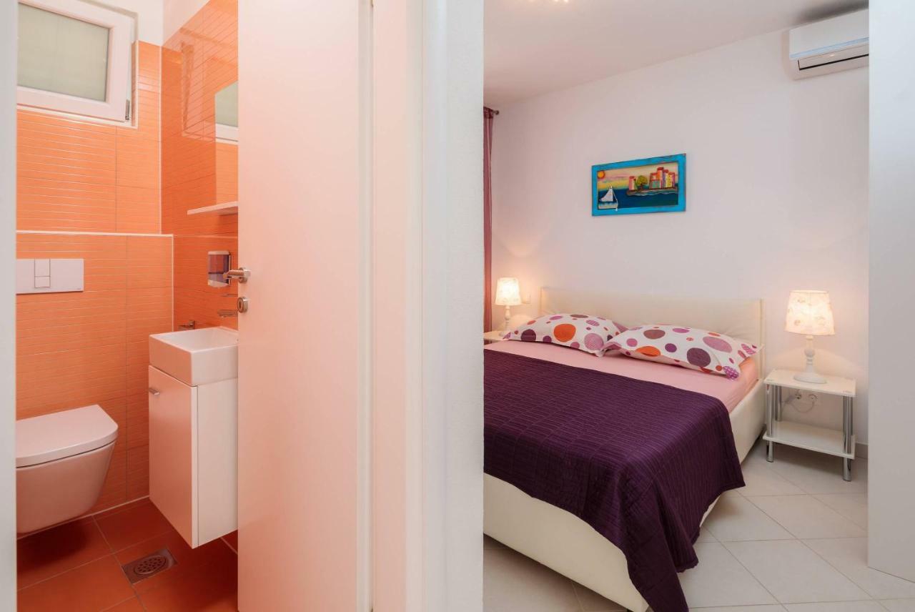 Gem Of The Sea Luxury Beach Apartment With Brand New Heating Infinity Pool Trogir Exteriér fotografie