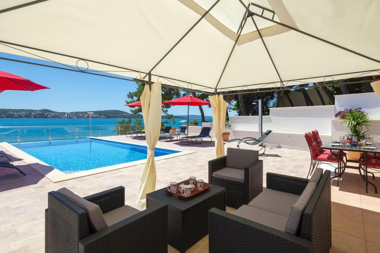 Gem Of The Sea Luxury Beach Apartment With Brand New Heating Infinity Pool Trogir Exteriér fotografie