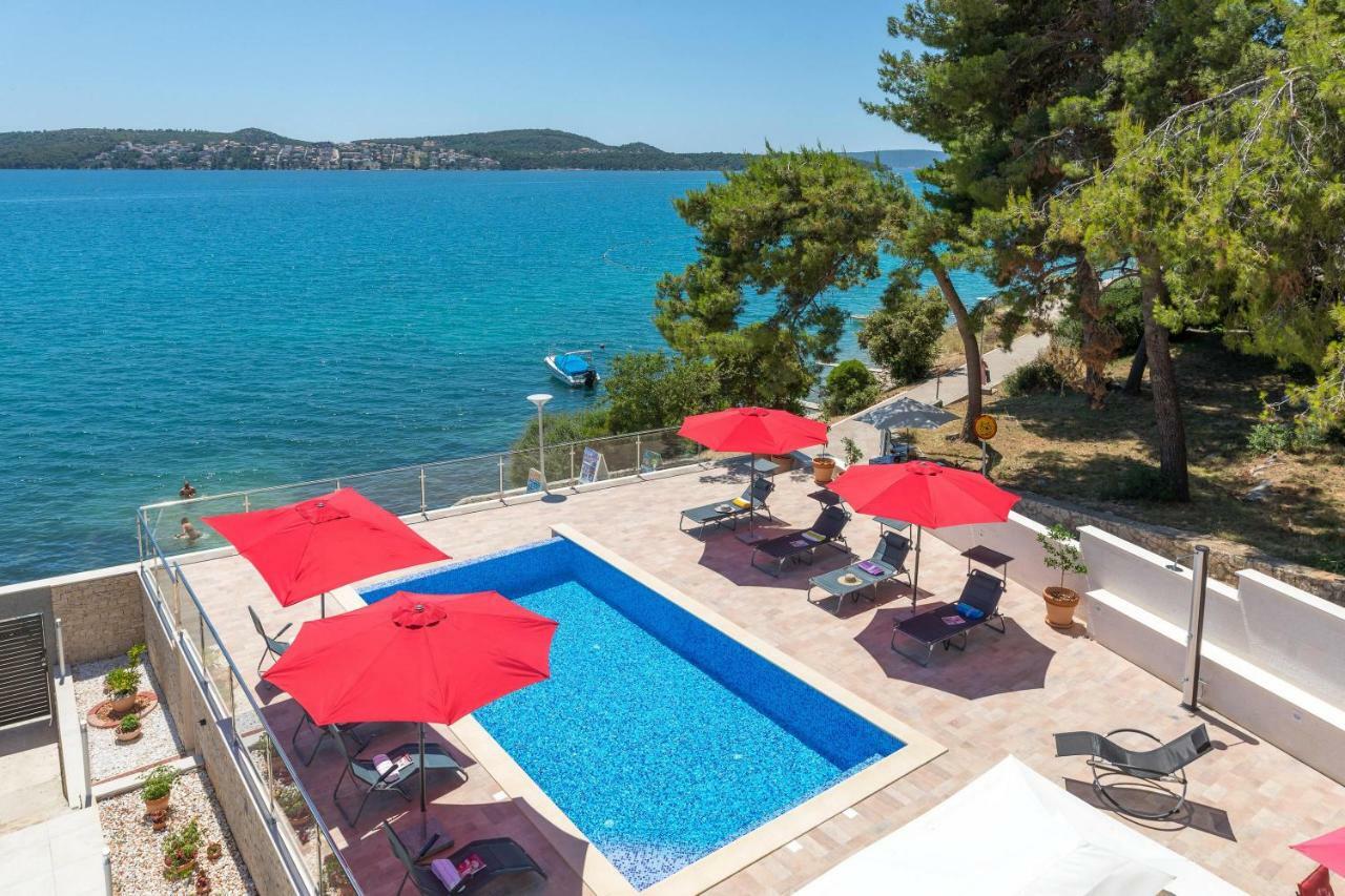 Gem Of The Sea Luxury Beach Apartment With Brand New Heating Infinity Pool Trogir Exteriér fotografie