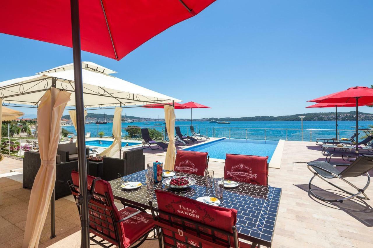 Gem Of The Sea Luxury Beach Apartment With Brand New Heating Infinity Pool Trogir Exteriér fotografie