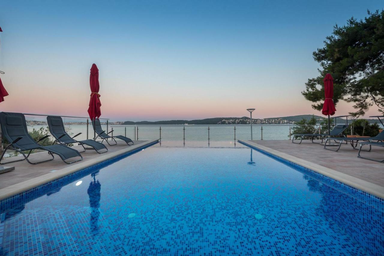 Gem Of The Sea Luxury Beach Apartment With Brand New Heating Infinity Pool Trogir Exteriér fotografie