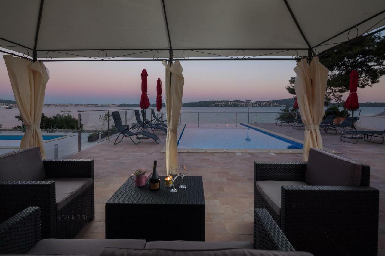 Gem Of The Sea Luxury Beach Apartment With Brand New Heating Infinity Pool Trogir Exteriér fotografie