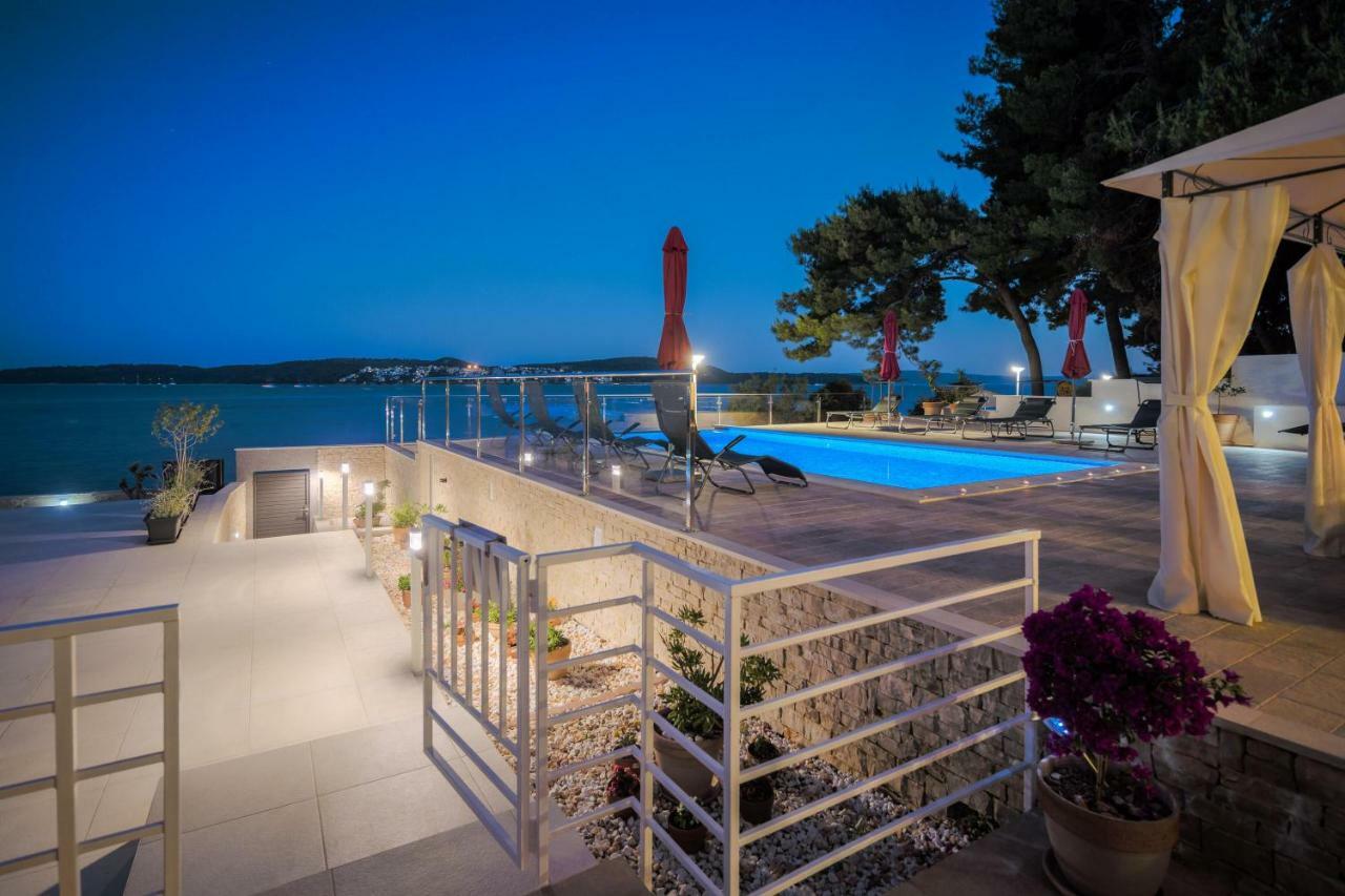 Gem Of The Sea Luxury Beach Apartment With Brand New Heating Infinity Pool Trogir Exteriér fotografie
