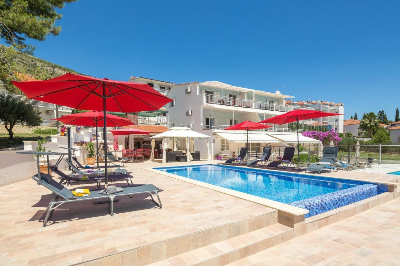 Gem Of The Sea Luxury Beach Apartment With Brand New Heating Infinity Pool Trogir Exteriér fotografie
