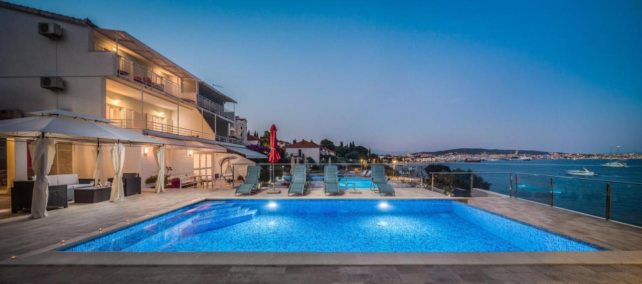 Gem Of The Sea Luxury Beach Apartment With Brand New Heating Infinity Pool Trogir Exteriér fotografie